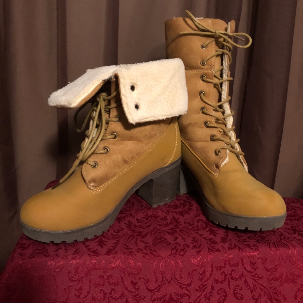 Carrini Size 9 Heeled Boot